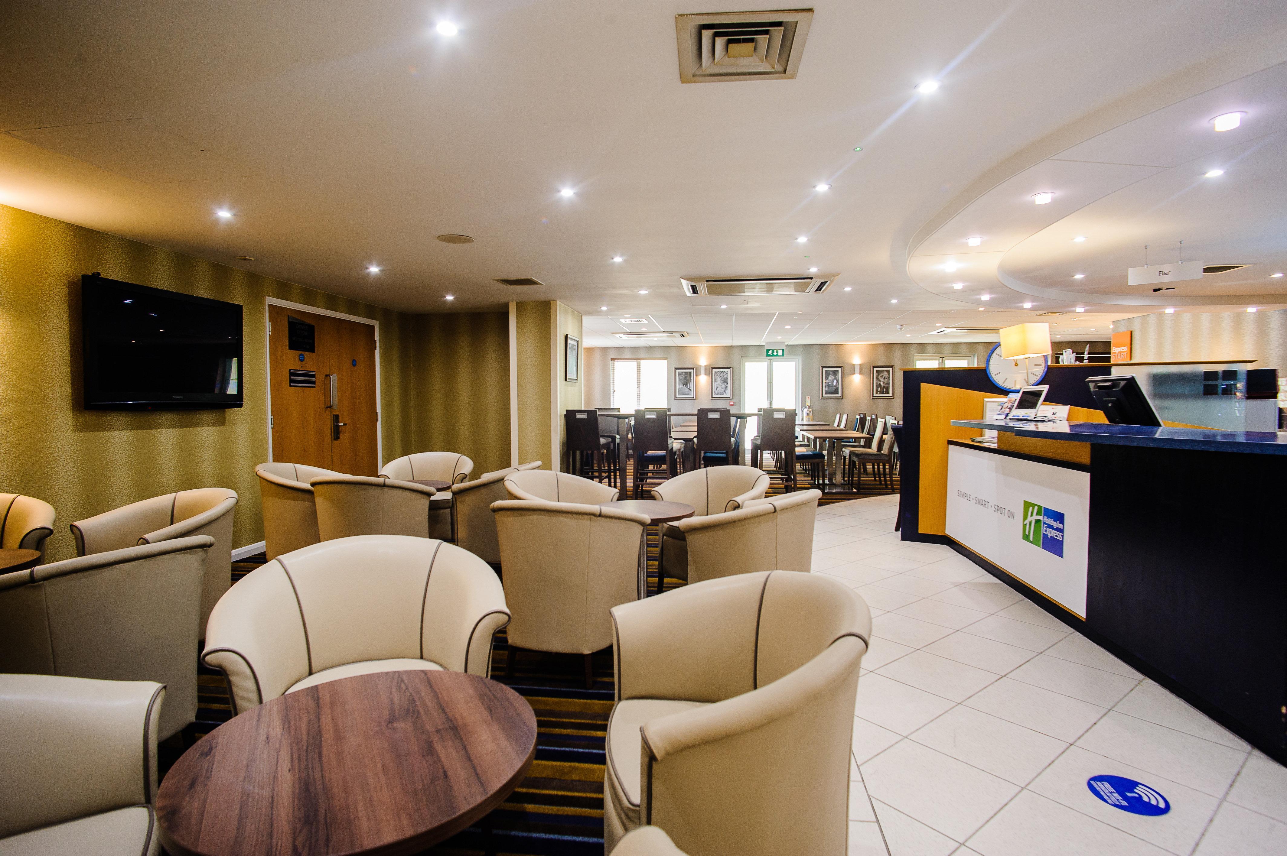 Holiday Inn Express Canterbury By Ihg Exterior foto