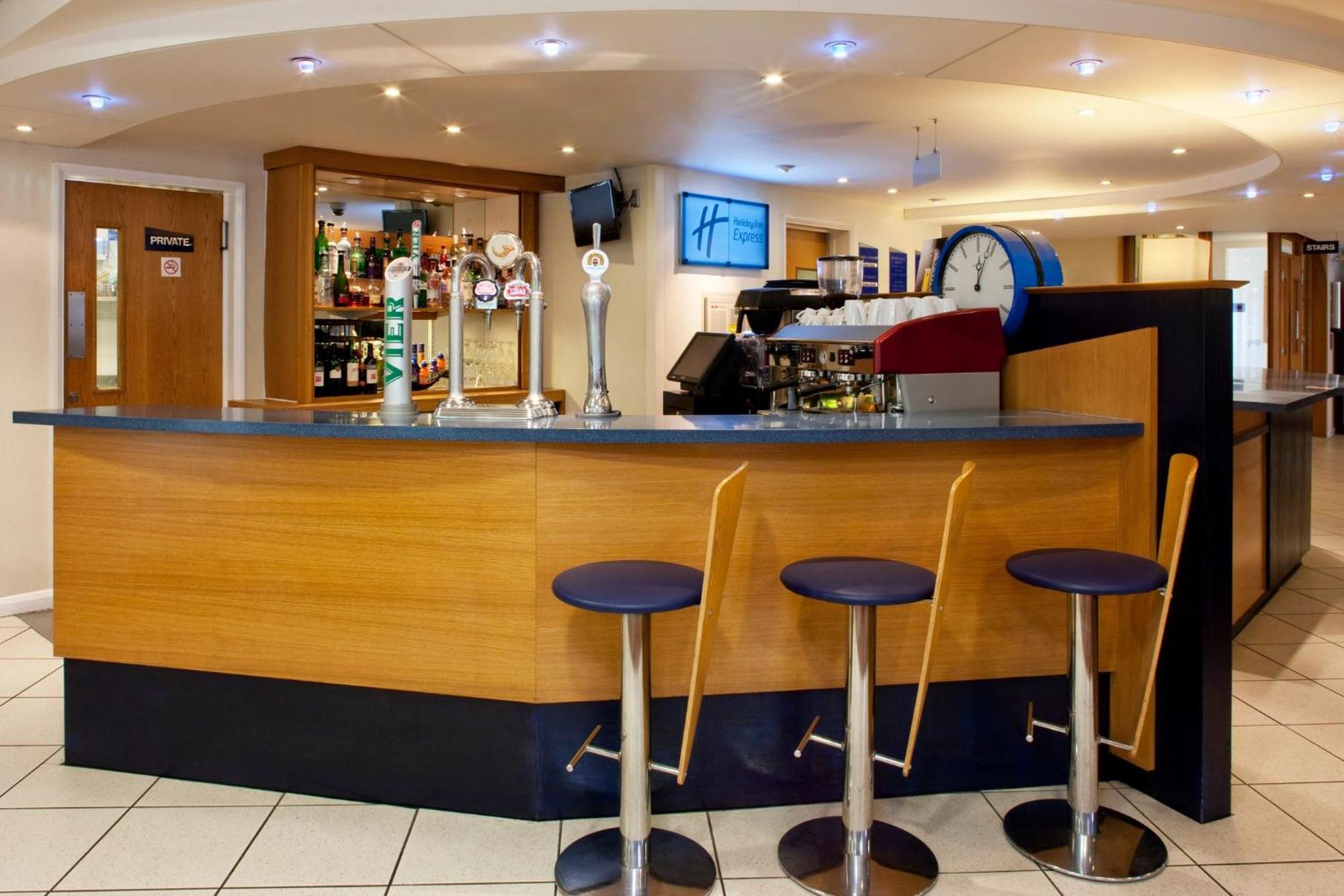Holiday Inn Express Canterbury By Ihg Exterior foto